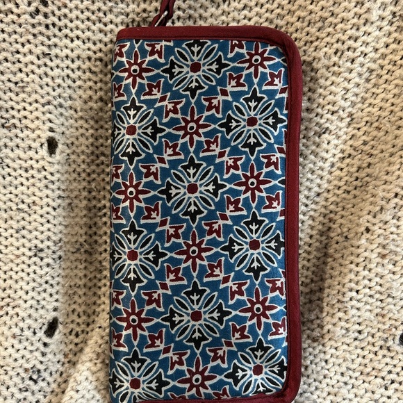 Latern Moon Needle/Hook Case - Picture 1 of 4